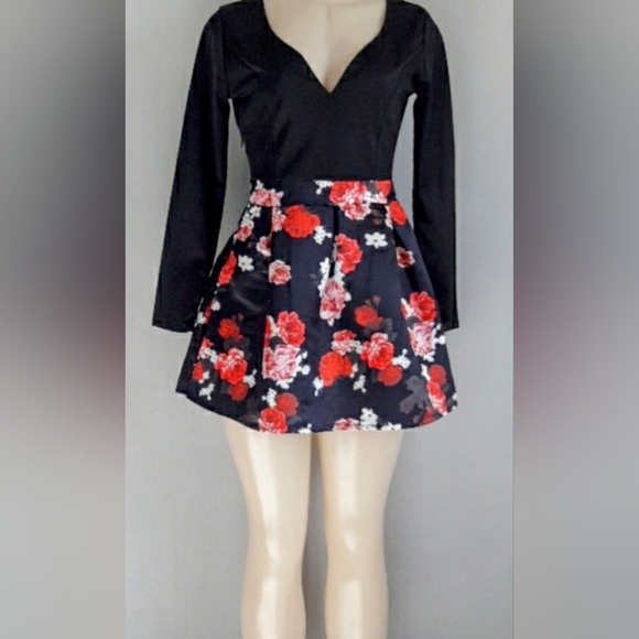 Beautiful black 🖤& ♥️ red cocktail dress! - Picture 4 of 5